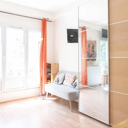 Studio With Terrace Near Pere Lachaise *